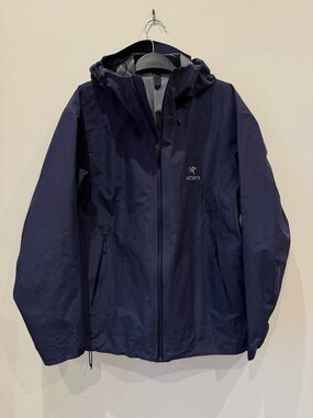 Arc'teryx Women's GORE-TEX Navy Jacket - XL